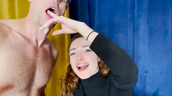 Nonton Hot Guy Sucks His Step-sister's Finger thumbnail