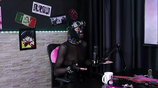 Os pais aceitaram de boa o que ele faz, s&oacute; n&atilde;o querem se aprofundar, e o futebol &eacute; um meio muito machista - Ramona 69 (SHEER/RED) 