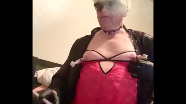 Play MP4 - CD Nikki dressed in red and cumshot