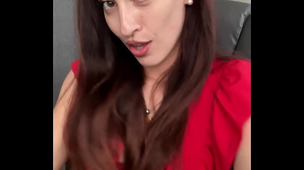 CAROLINA_IENA La_padrona_italianavuole che tu adori i suoi piedidi nylon