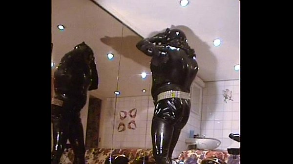 Roxina2004GothicBikerGirl111104XXXL MPG