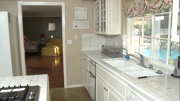 Nonton Roxanne Hall Takes A Black Dick In Her Milf Pussy thumbnail