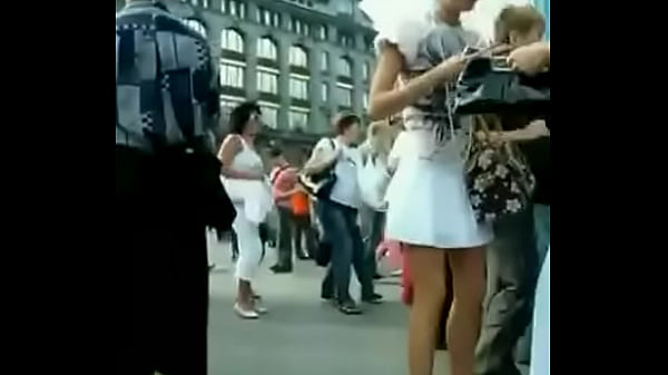 Upskirt to slim girl with nice ass 