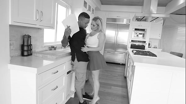 Play MP4 - Busty Blonde Slut Savannah Bond Stretched Out by Architect&rsquo;s BBC GP2272