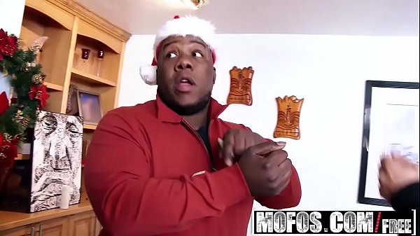 Play MP4 - Mofos - Milfs Like It Black - &lpar;Alura Jenson&rpar; - Horny Holidays