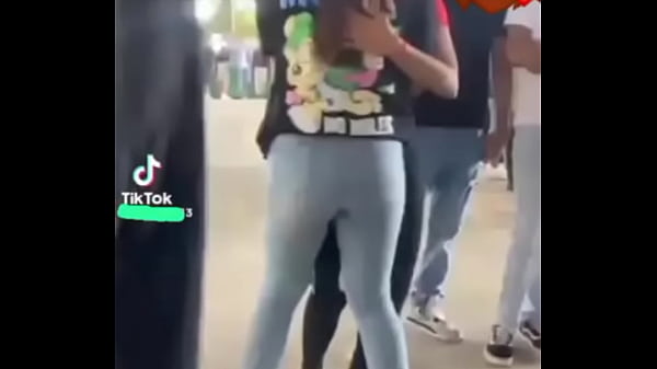 Nonton Bisneras Movi&eacute;ndose thumbnail