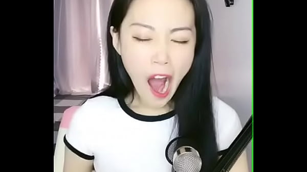 Sexy Asian Webcam Girl Yawning thumbnail