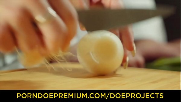 Play MP4 - CHEF DE SEX - Spanish pornstar Apolonia Lapiedra group sex in the kitchen