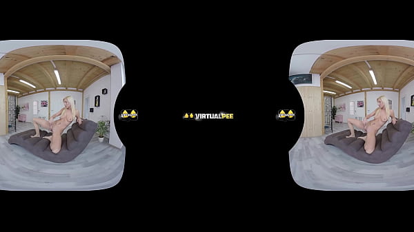 Virtual porn_with blonde Vanessa Hellwho tastes her_pee