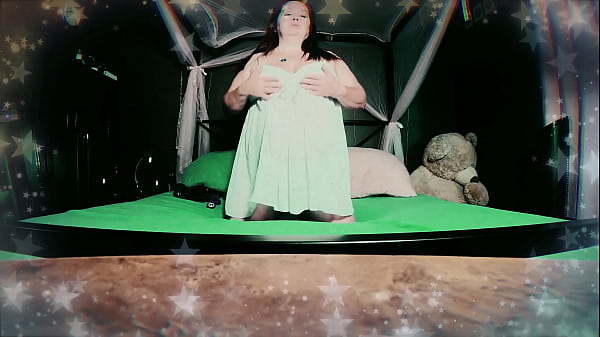 Winking asshole as i ride dildo 