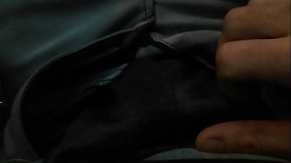 GASTE85_Peeing in pants