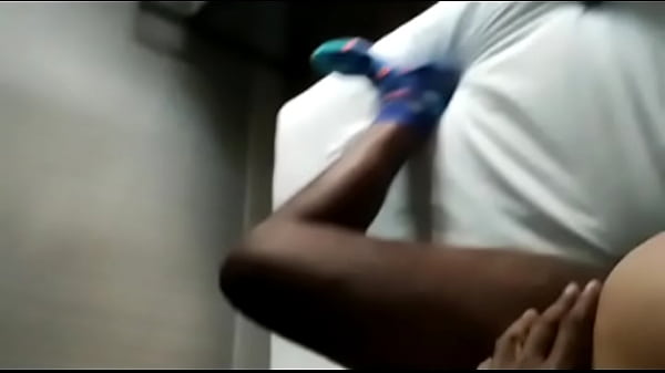 Play MP4 - Mujer catalana cuckold mientras su esposo la ve con hombre negro dominicano&period;