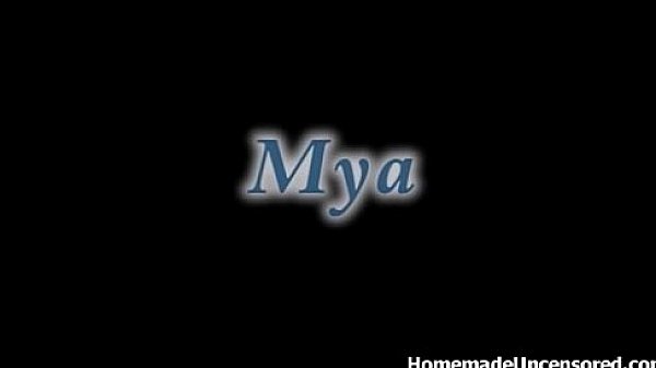 Nonton Hot Brunette Amateur Babe Maya Sucking My Cock thumbnail