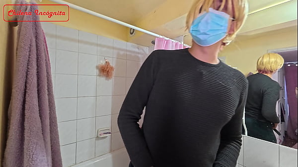 La fiesta continua en el ba&ntilde;o trailer 