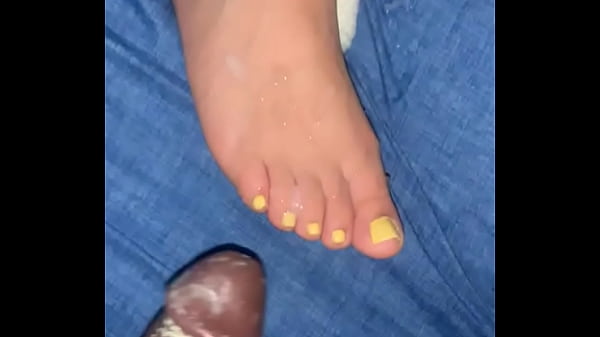 Cum on yellow toes 