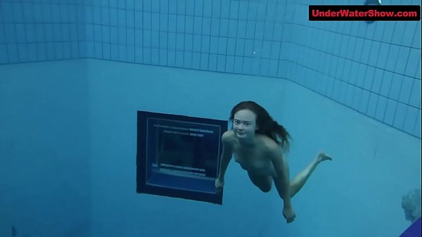 Bouncingbooty in a underwater show