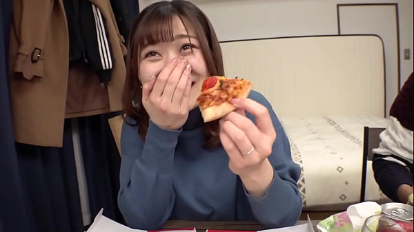 パート1〈新婚ホヤホヤhcup巨乳妻！乳責め連発で快楽堕ち！中出し&乳射6連発！〉新婚ホヤホヤhカップ巨乳妻をスタッフ宅に招き入れる！謝礼じゃ堕ちない純真新妻！助っ人登場！2人がかりで責めたてる！肉感h乳でパイズリフェラ！口ではダメだと言いつつ生ハメ性交！2人分のザーメンをたっぷり中出し！夜中になっても行為は続く！どエロコスでベロチュウ手コキ！「ああぁ～すごくいいィィ！！」メス顔で浮気sexに溺れる！完オチ新妻6射精！！！！！！ thumbnail