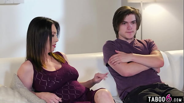 Play MP4 - Mature MILF stepmom Rayveness has sex with her 22 year old stepson