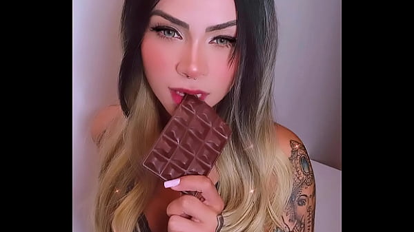 Play MP4 - Voc&ecirc; gosta de chocolate com leite&quest; Eu amo gozo quentinho&excl; - Sexdoll 520