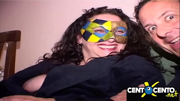 Play MP4 - Ganbang con una zitella&excl; Lei gode quando lo prende in culo&excl;