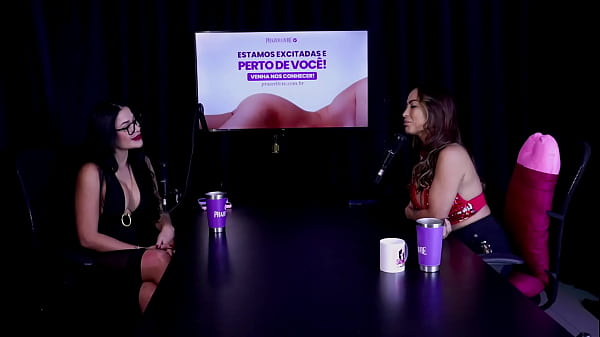 Uma pegada &eacute; essencial na hora h contou da cena que mais gostou de fazer foi fodida em cima da casa do cachorro e a dp anal belinha baracho watch sheer red 