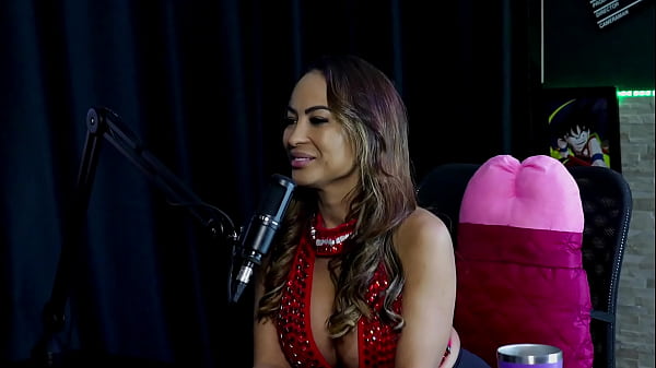 Uma pegada &eacute; essencial na hora h contou da cena que mais gostou de fazer foi fodida em cima da casa do cachorro e a dp anal belinha baracho watch sheer red 