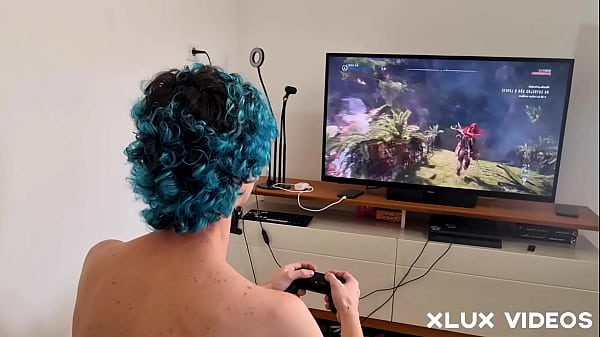 Seduzi o namorado da_minha irmã enquanto ele jogava_videogame COMPLETO NO RED
