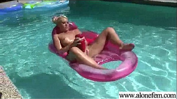 Amateur teen girl love to play with vibrator movie 02