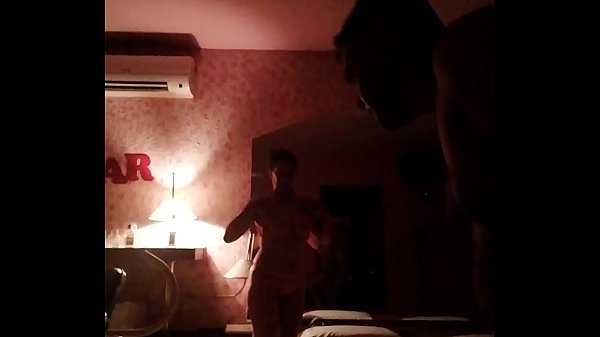 Ro y Lu otro video casero. Chico joven no aguanta mucho la cabalgata de mi mujer.