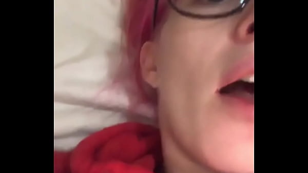 Pregnant slut masturbates&yacute; 