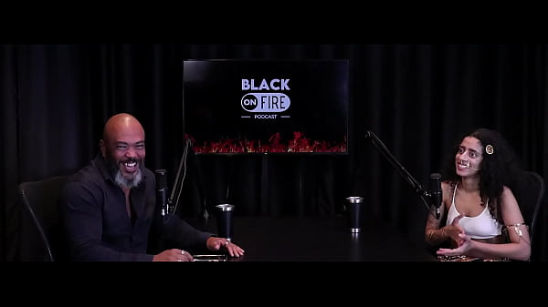 Gosta de_gordas_quer continuar solteira_está louca pra_dar o cu_e o vibrador que a mãe_lhe deu_Bibi Hourani WATCH ON SHEER RED