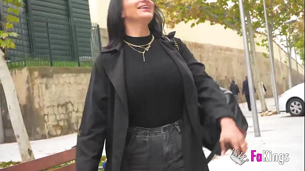 SEXUAL TOUR_in Madrid The HUGE TITS_of NeliaEstradaknow the capital