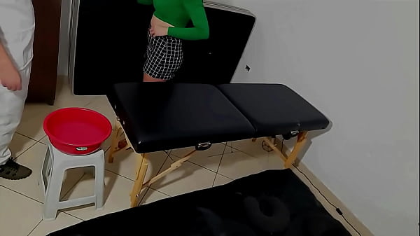 Nonton Foot Bath And Massage. He Sucked Her Feet And Came On Her Toes. thumbnail