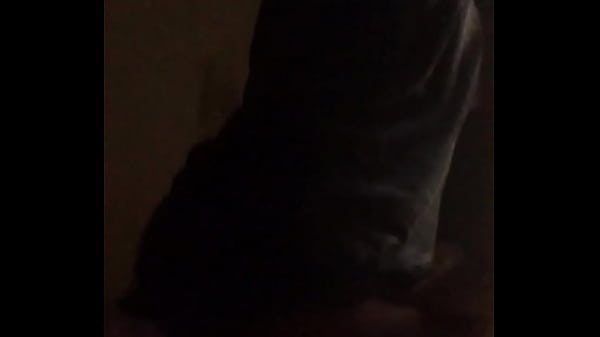 Novinho rabudo dan&ccedil_ando sem cueca