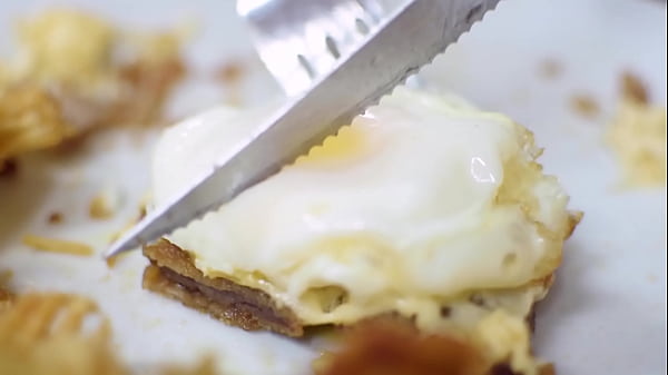 Nonton Se Arma Una Fiesta De Comida Y Todos Se Suman A La Mesa Del Comedor Balcarce Para Probar Todo Lo Que Est&aacute; Disponible En El Bodeg&oacute;n thumbnail