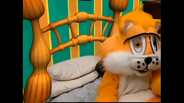 Ese tel&eacute_fono parece carpintero