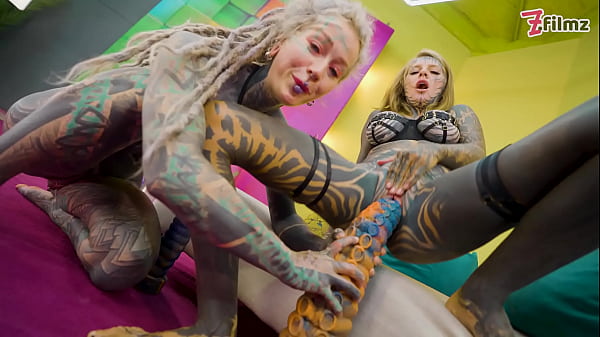 Nonton Split Tongue Lesbians Tattooed Toy Play Anal And Atm Adventures thumbnail