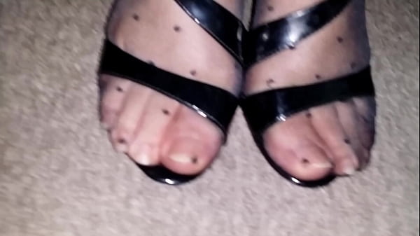 Black Patterned Stay Up Stockings on Curvy Legs 