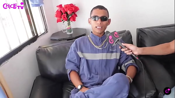 El tatuador le tatuo la oreja a lo rasta y lo perjudico 