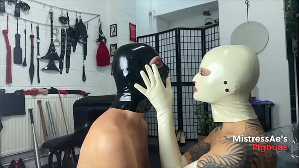 Nonton Spit Play And Simultaneous Double-ended Dildo Deepthroat thumbnail