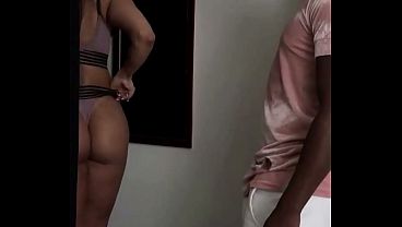 Nonton Pediu Ajuda Pra Amiga Da Namorada Pra Escolher Uma Lingerie E Acabou Comendo Ela thumbnail