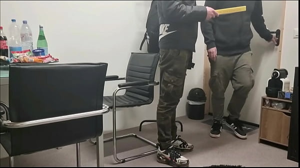 Play MP4 - Another Delivery Guy Convinced