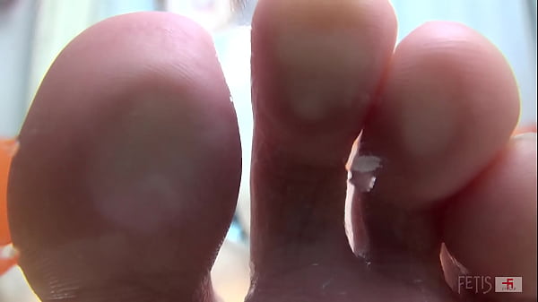 Smell,sniffing,stinky,saliva,spitting,mouthspitting,tongue,lip,japan,japanese thumbnail