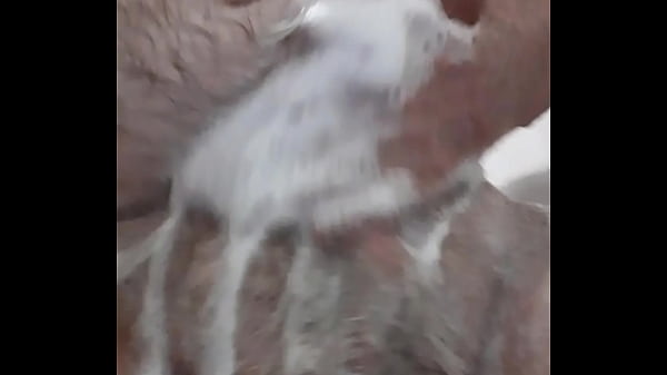 Play MP4 - Rusty Washing Himself