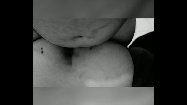 Complaciente con sus nalgas 