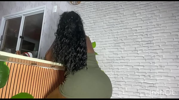 N&atilde;o posso vacilar de vestidinho que a madeira come gostoso