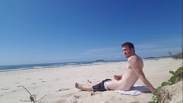 Play MP4 - Beach Jerk Off 2