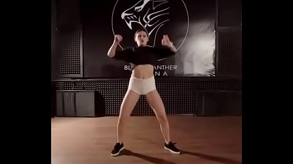 Chicas Bailando Sexy En Shores Supercortos Mostrando Toda Tu Vagina thumbnail