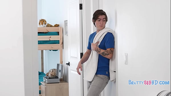 Bratty stepsister seduces her brother after graduation