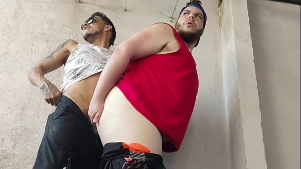 Dotado Tatuado Alarga o Cu do Gordinho Na Laje da Quebrada da ZL 